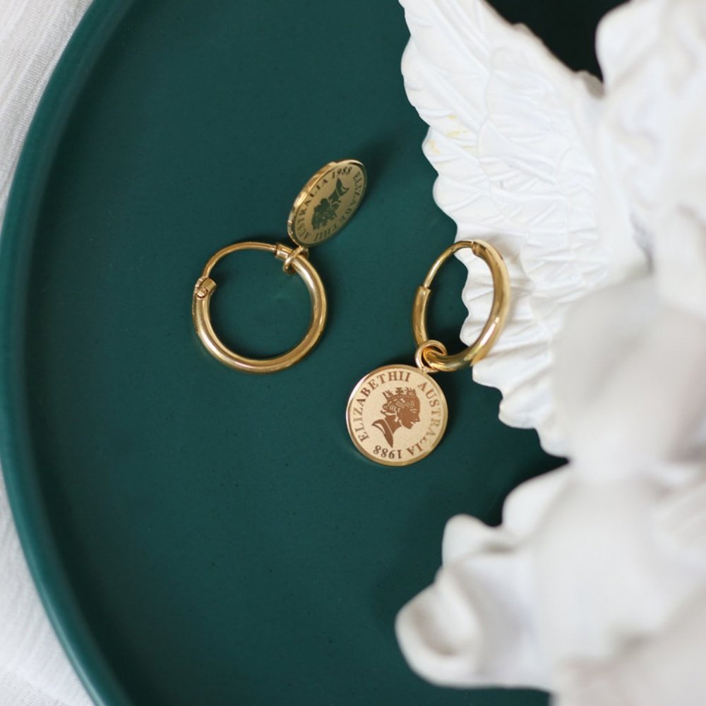 NEW 18K Gold Plated Queen Elizabeth Coin Drop Round Hoop Earrings - Picture 8 of 8